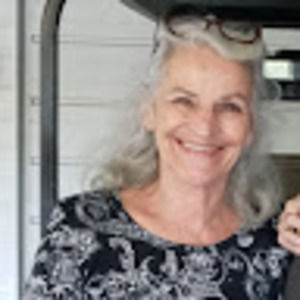 Meet your Posher, Elizabeth